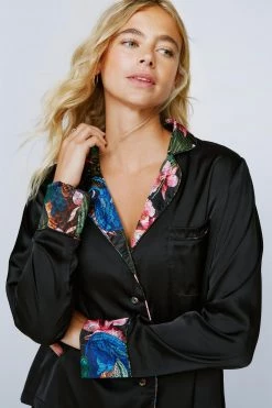 Two Piece Sets Contrast Peacock Print Pajama Shirt & Short Set