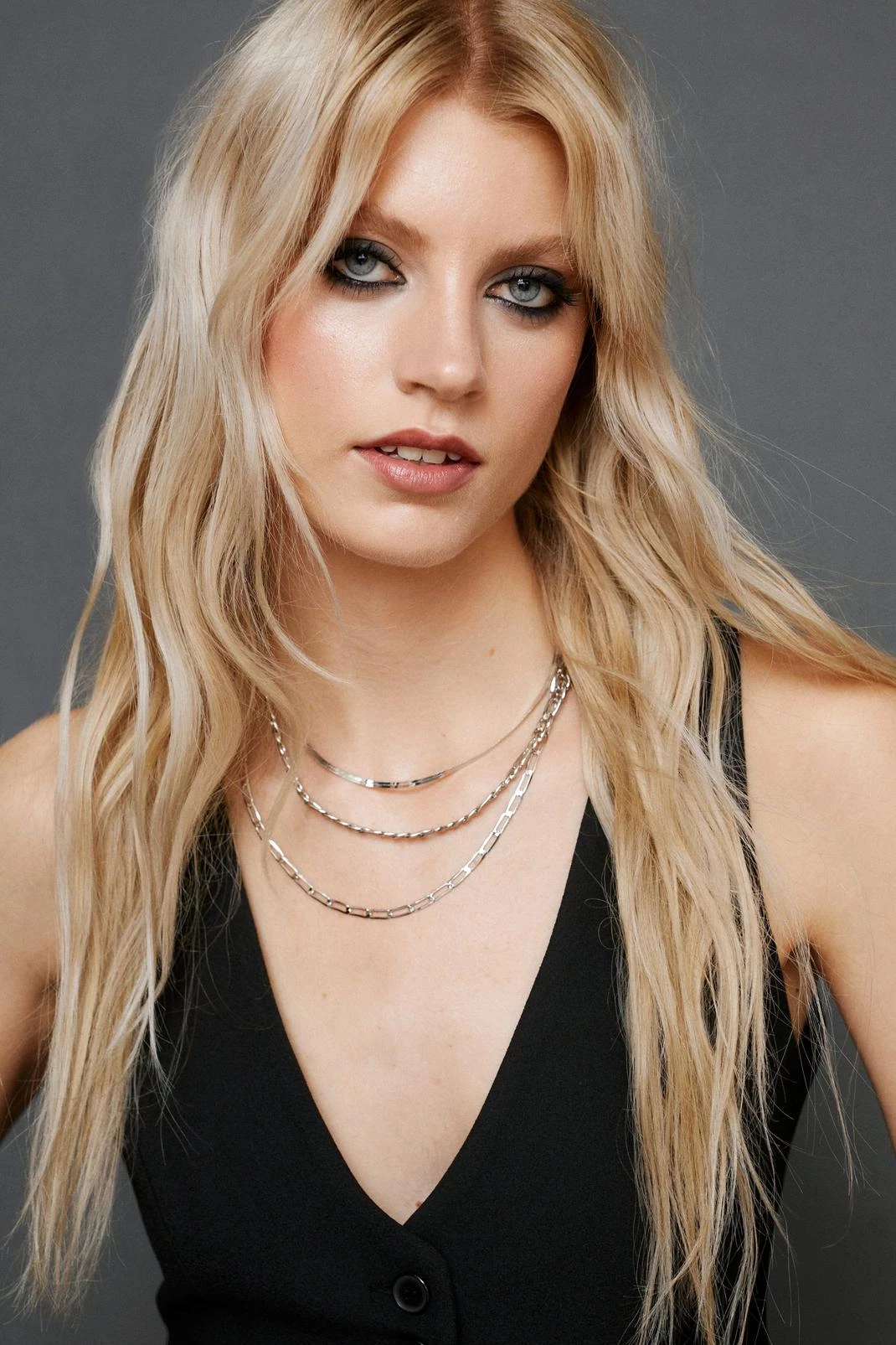 Necklaces Multi Chain Layered Necklace 6 Necklaces Multi Chain Layered Necklace - Image 4