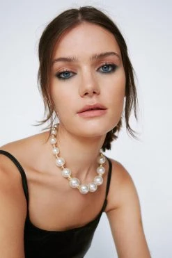 Necklaces Chunky Pearl Necklace
